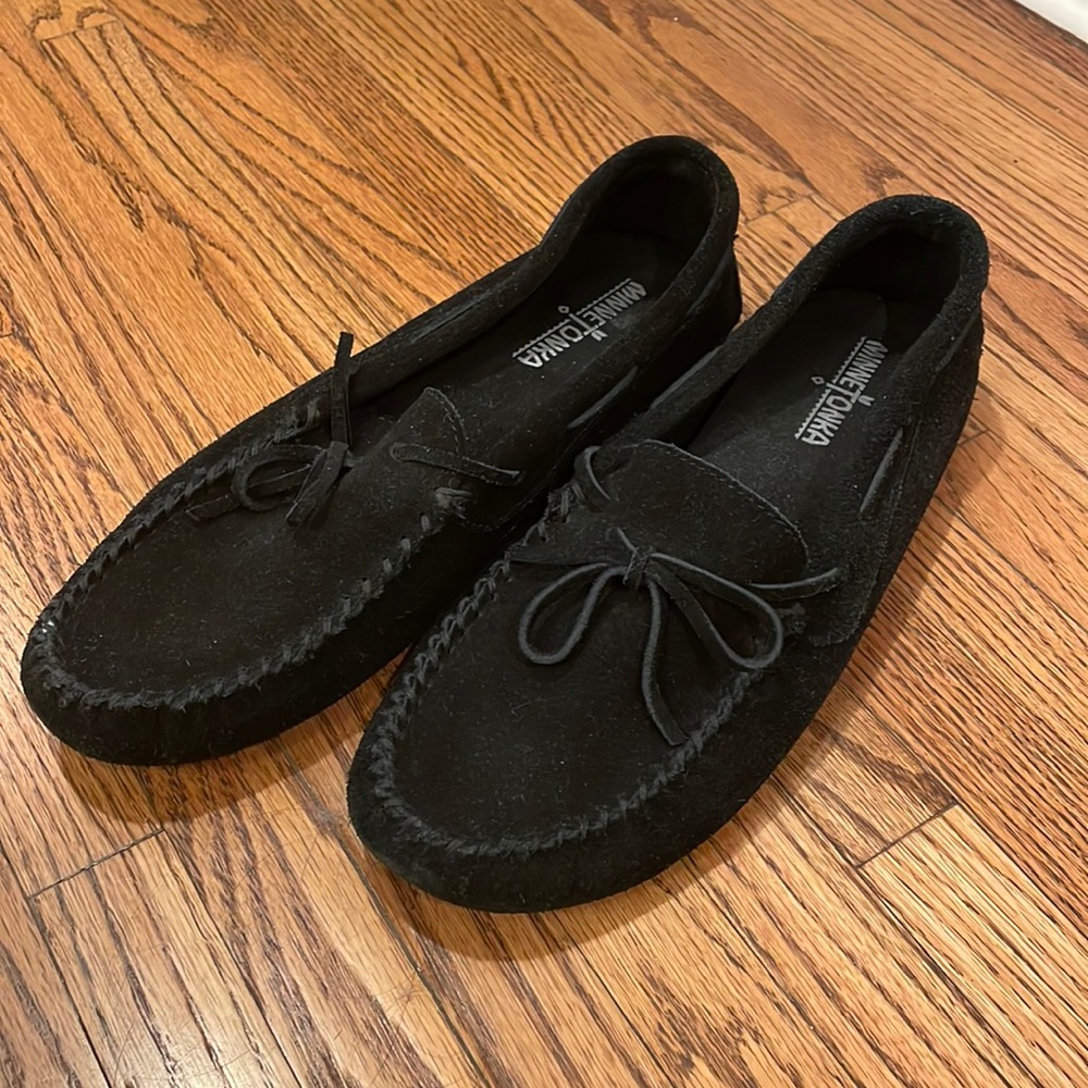 Men’s Minnetonka Moccasins | Black | Size 9 | Worn 1-2x